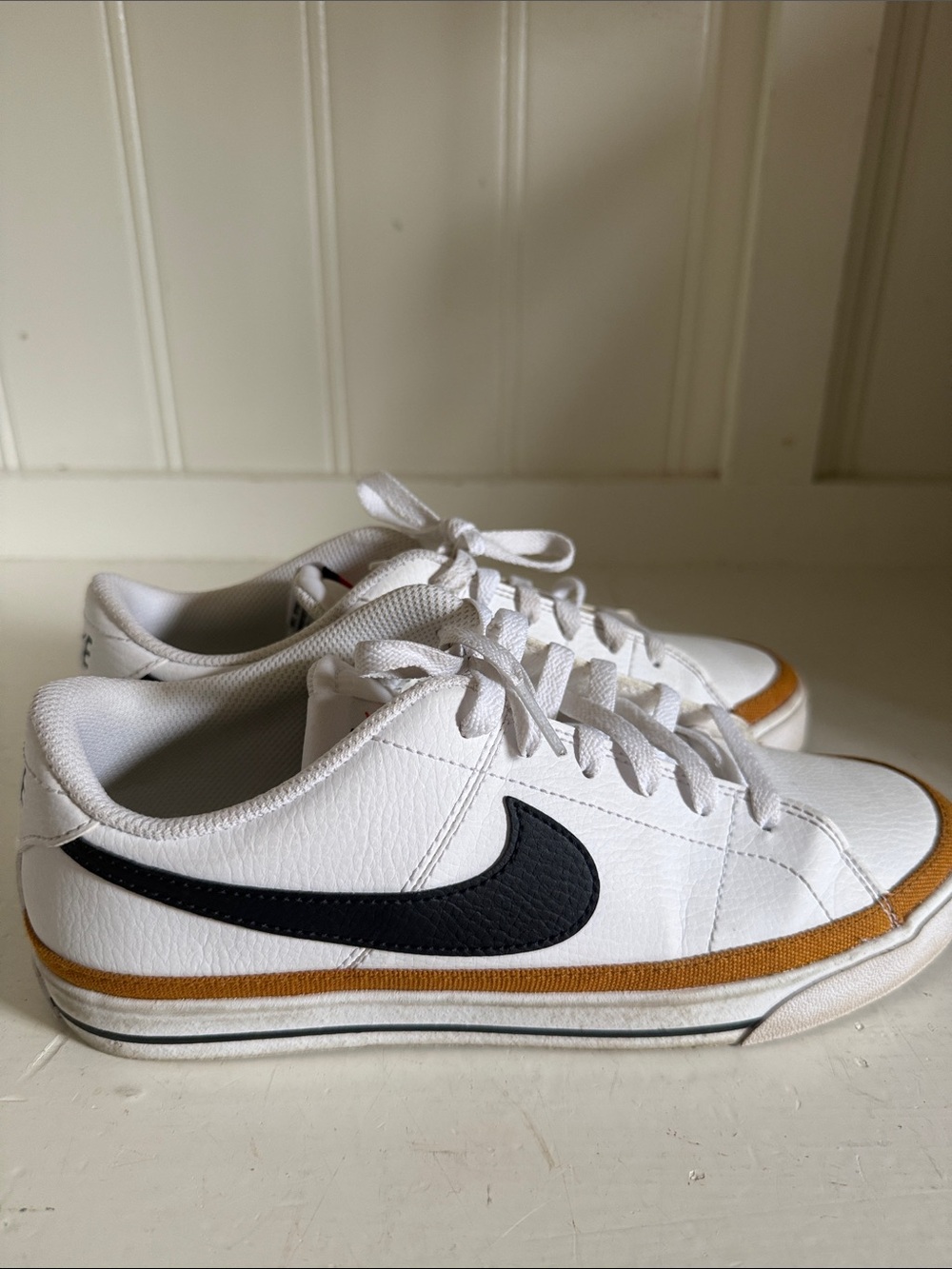 Nike court legacy Sneakers with Black and white EUC men’s 7.